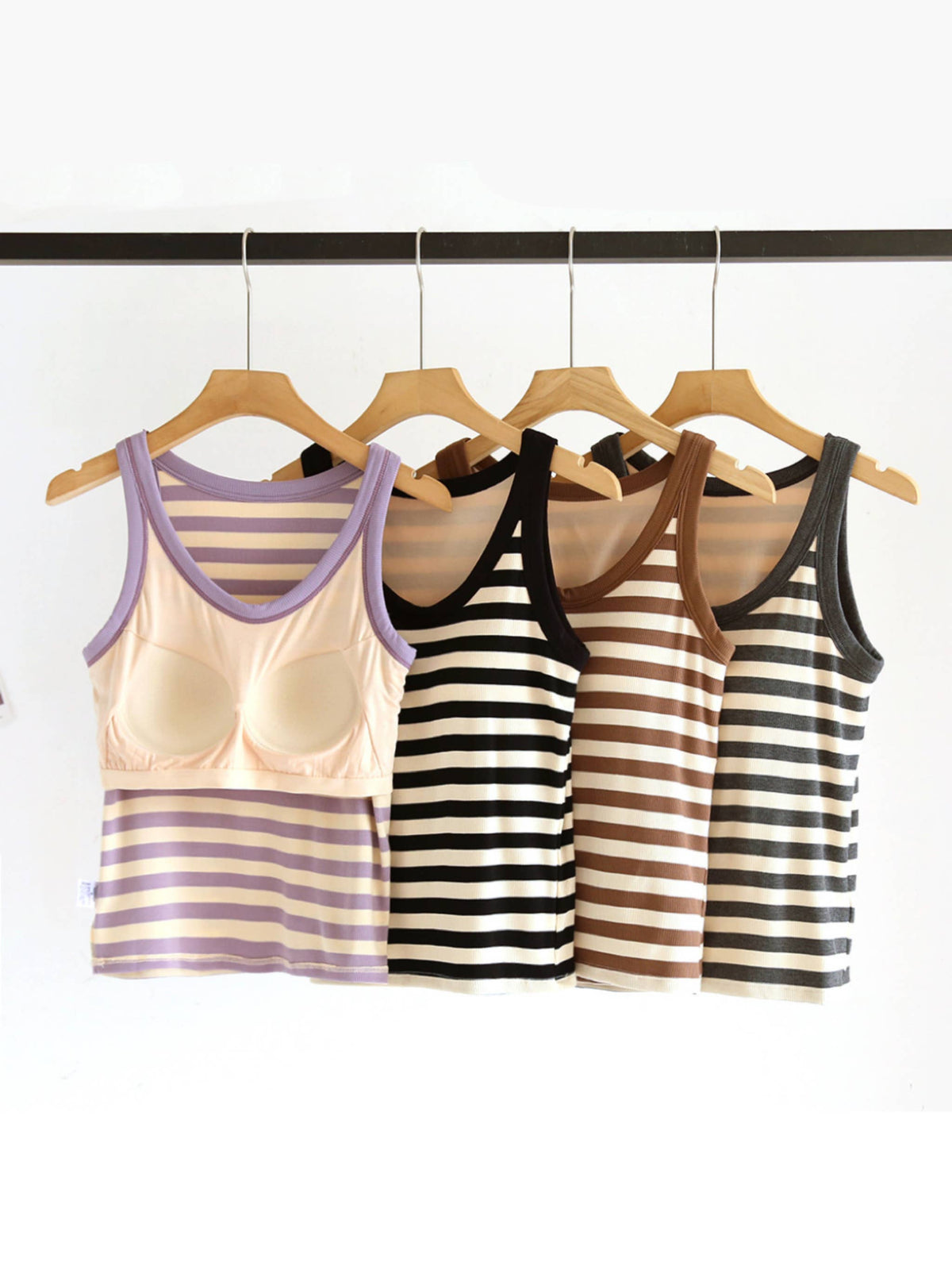 Stripe scoop neck rib knit built-in bra tank top: Black / L